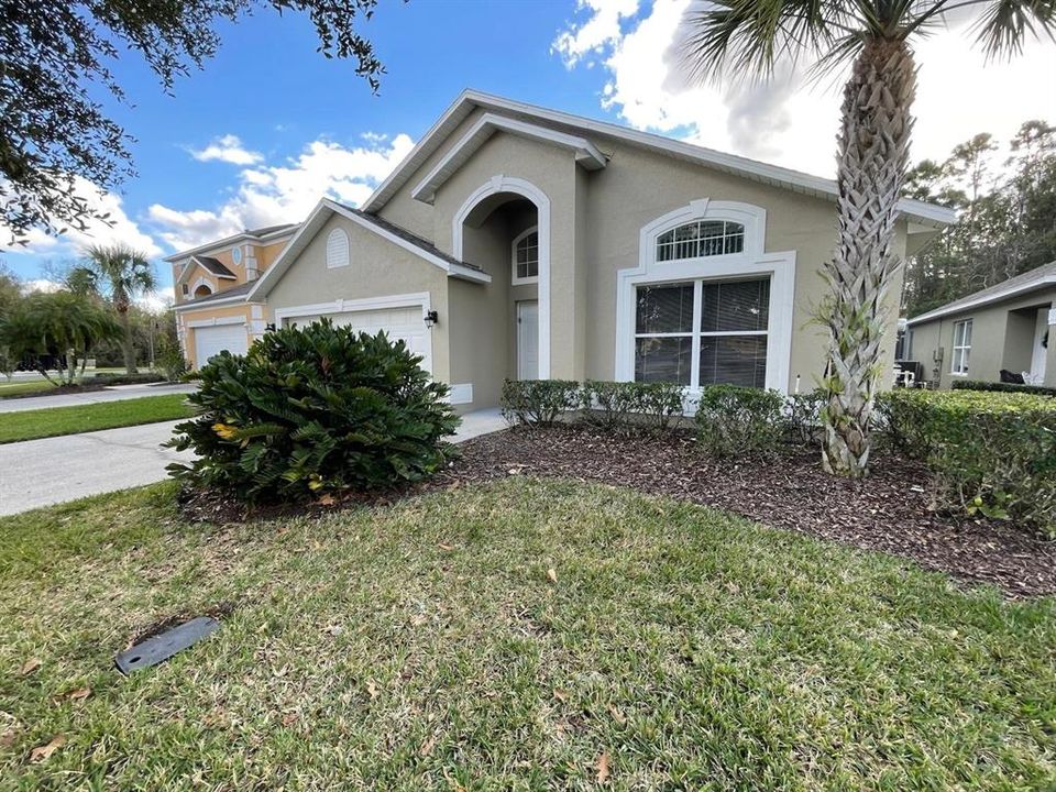 For Rent: $2,500 (5 beds, 3 baths, 1940 Square Feet)