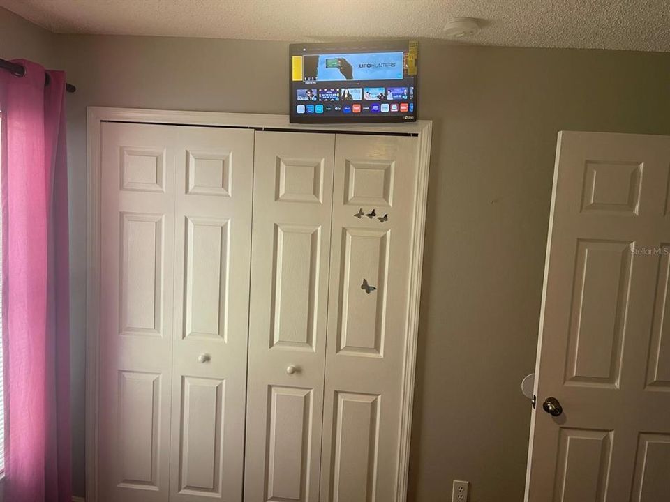 For Rent: $2,500 (5 beds, 3 baths, 1940 Square Feet)