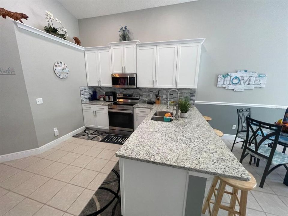 For Rent: $2,500 (5 beds, 3 baths, 1940 Square Feet)