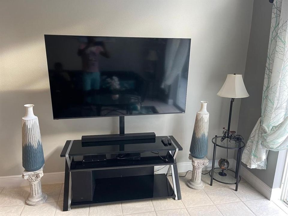 For Rent: $2,500 (5 beds, 3 baths, 1940 Square Feet)