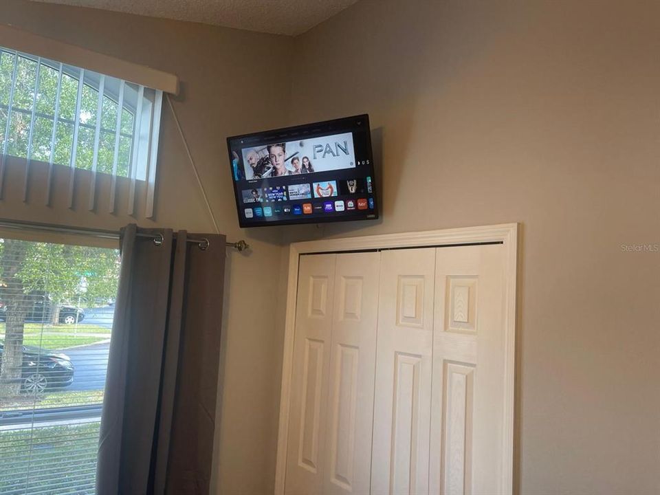 For Rent: $2,500 (5 beds, 3 baths, 1940 Square Feet)