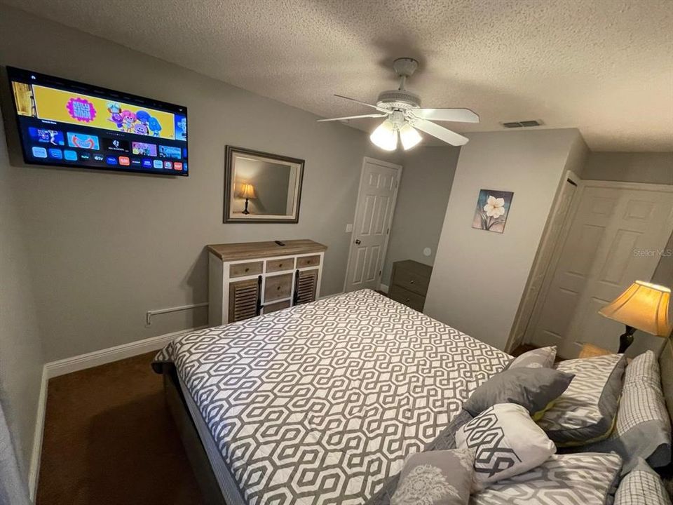 For Rent: $2,500 (5 beds, 3 baths, 1940 Square Feet)