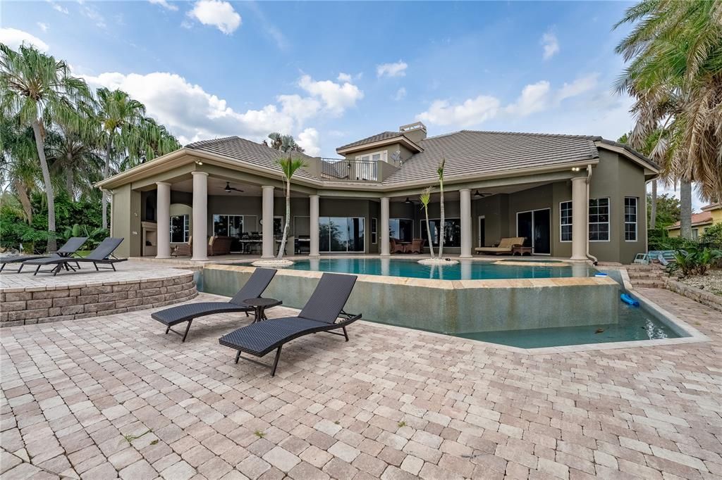 For Sale: $2,650,000 (5 beds, 5 baths, 5433 Square Feet)