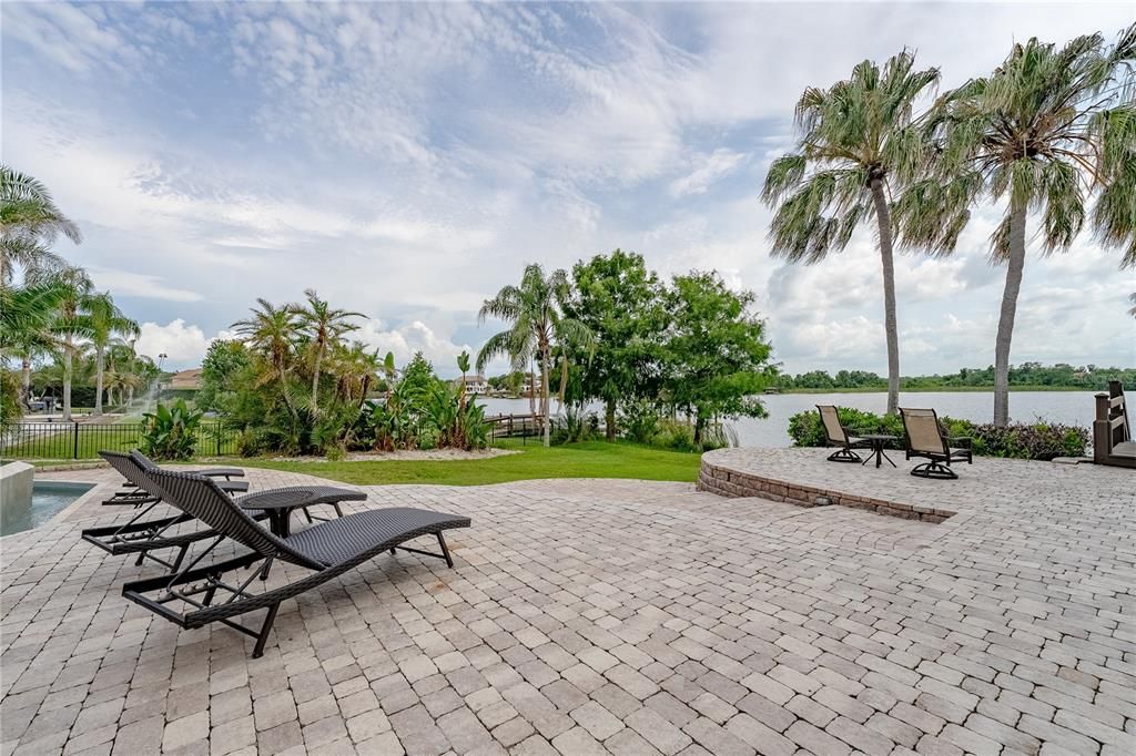 For Sale: $2,650,000 (5 beds, 5 baths, 5433 Square Feet)