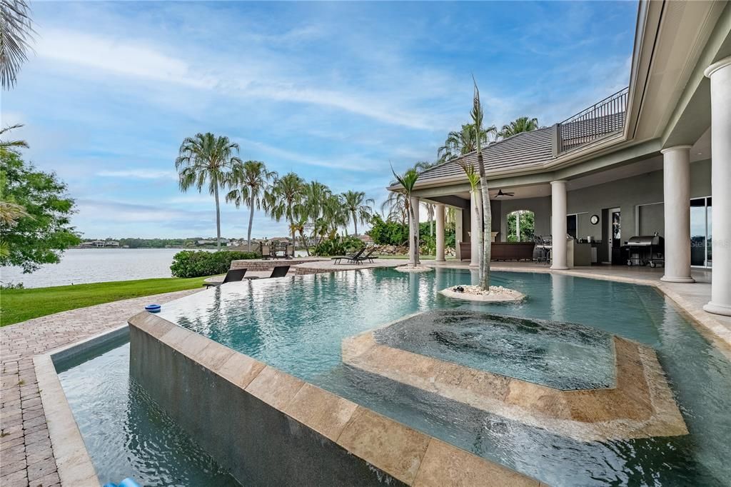 For Sale: $2,650,000 (5 beds, 5 baths, 5433 Square Feet)