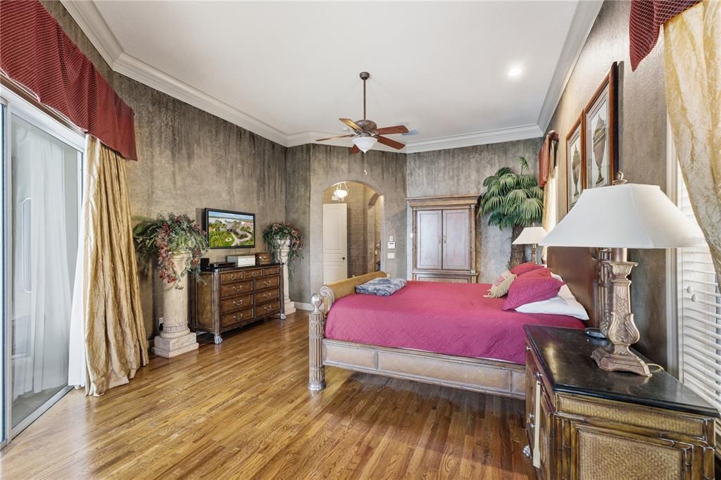 For Sale: $2,650,000 (5 beds, 5 baths, 5433 Square Feet)