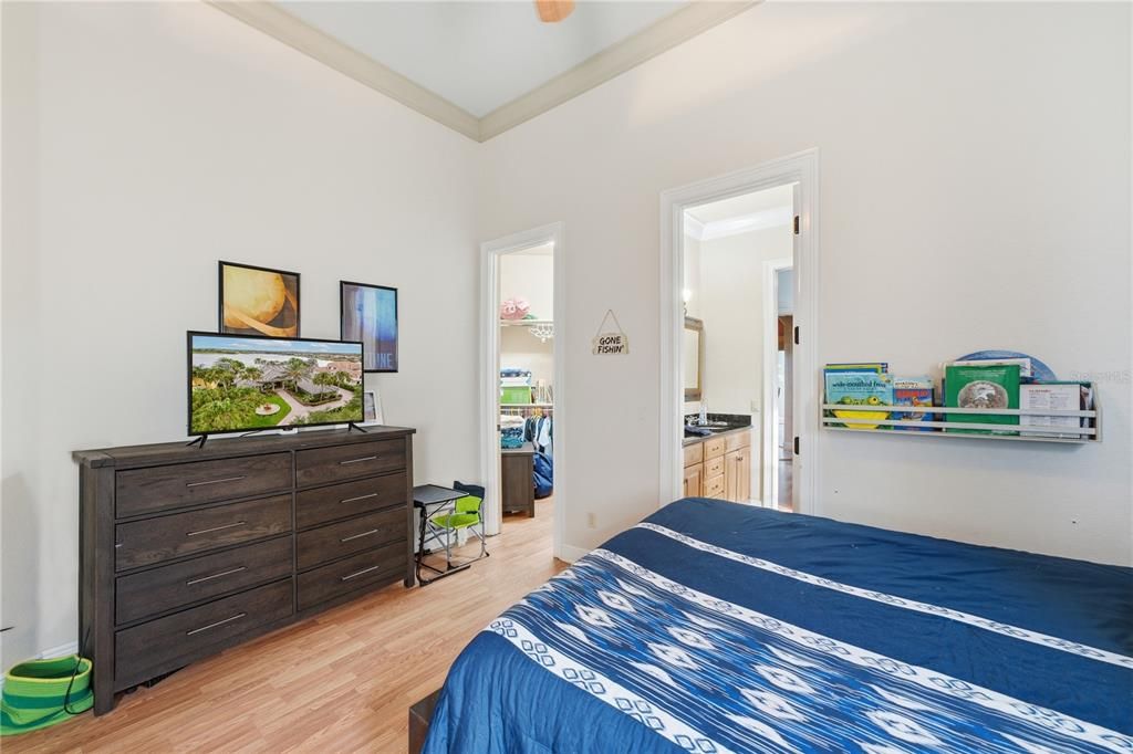 For Sale: $2,650,000 (5 beds, 5 baths, 5433 Square Feet)
