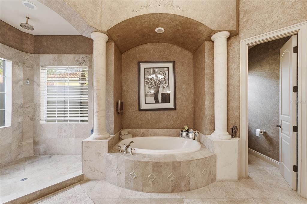 For Sale: $2,650,000 (5 beds, 5 baths, 5433 Square Feet)