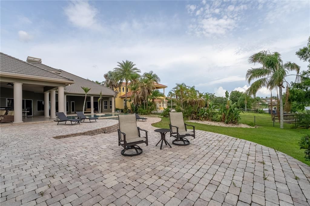 For Sale: $2,650,000 (5 beds, 5 baths, 5433 Square Feet)