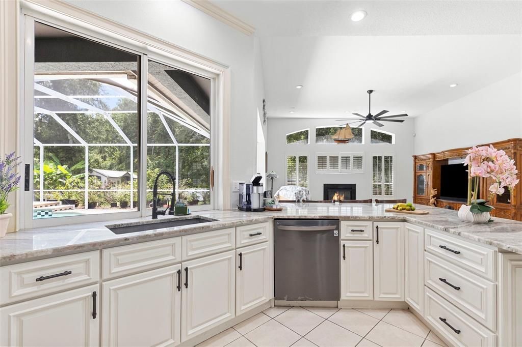 For Sale: $750,000 (5 beds, 4 baths, 3500 Square Feet)