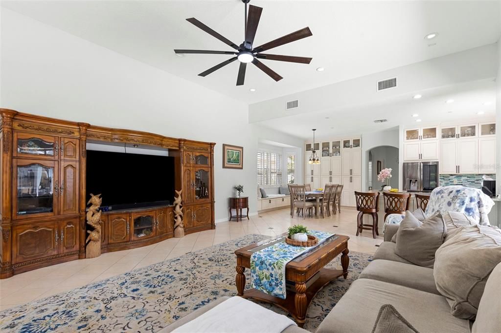 For Sale: $750,000 (5 beds, 4 baths, 3500 Square Feet)