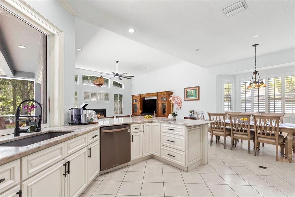 For Sale: $750,000 (5 beds, 4 baths, 3500 Square Feet)