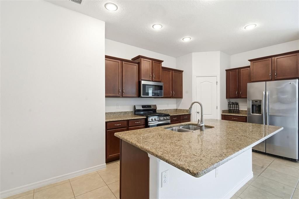 For Sale: $349,900 (3 beds, 2 baths, 1759 Square Feet)