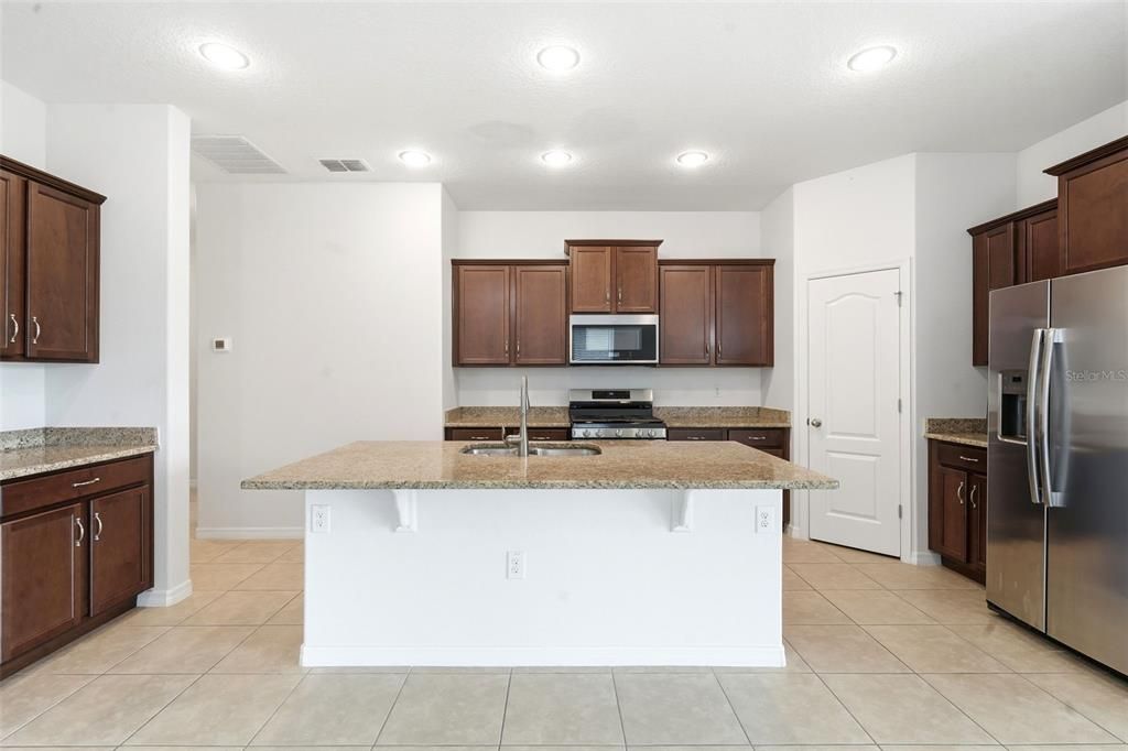 For Sale: $349,900 (3 beds, 2 baths, 1759 Square Feet)