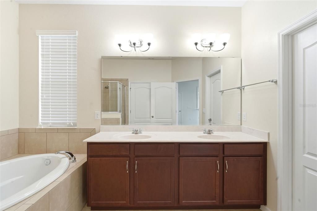 For Sale: $349,900 (3 beds, 2 baths, 1759 Square Feet)