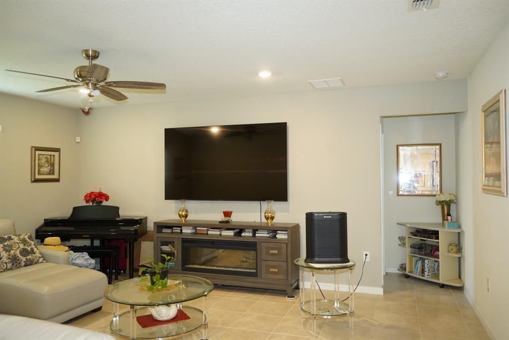 For Sale: $385,000 (4 beds, 2 baths, 1850 Square Feet)