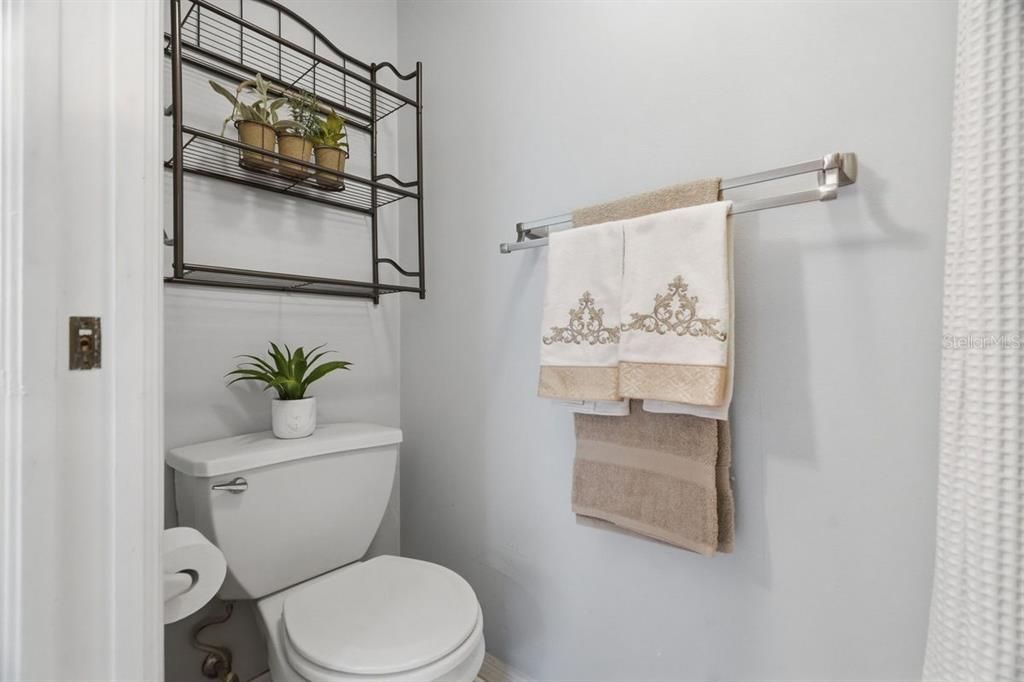 For Sale: $159,900 (2 beds, 2 baths, 1050 Square Feet)
