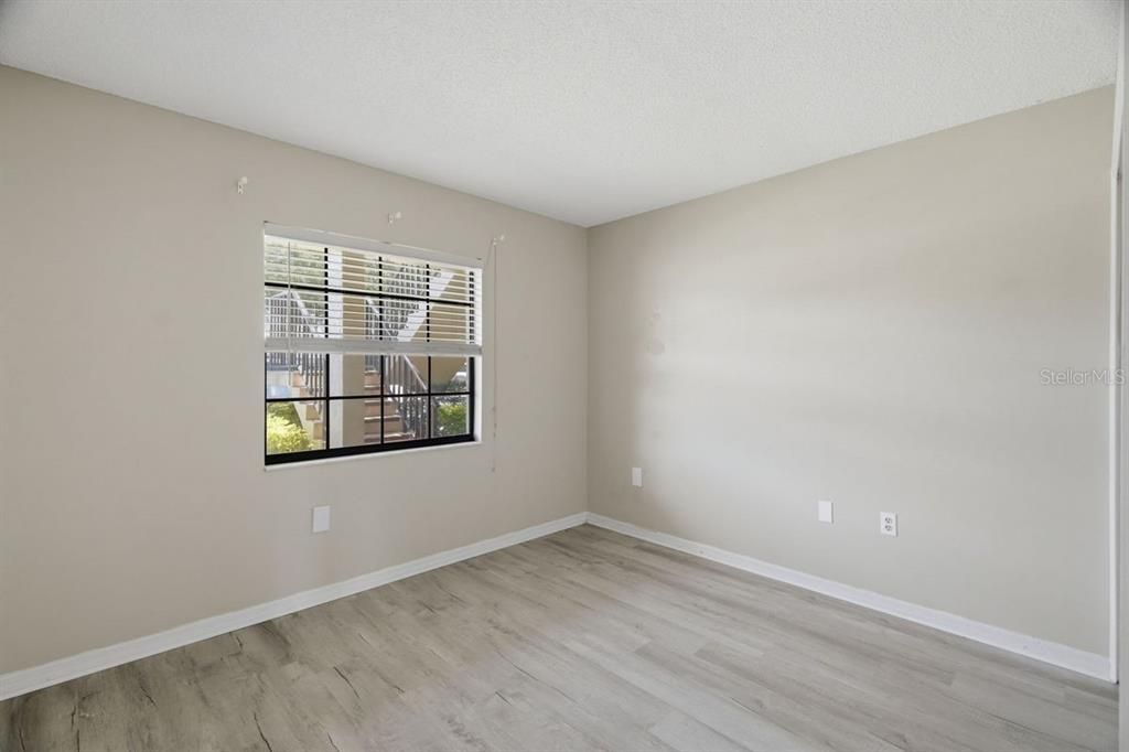 For Sale: $159,900 (2 beds, 2 baths, 1050 Square Feet)