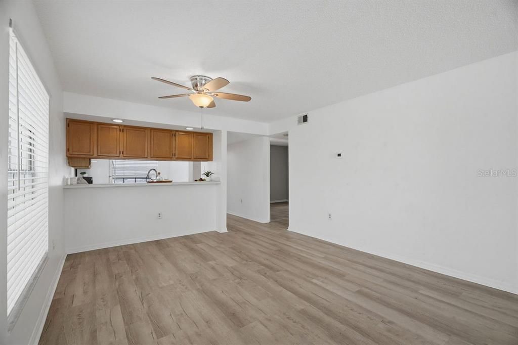 For Sale: $159,900 (2 beds, 2 baths, 1050 Square Feet)