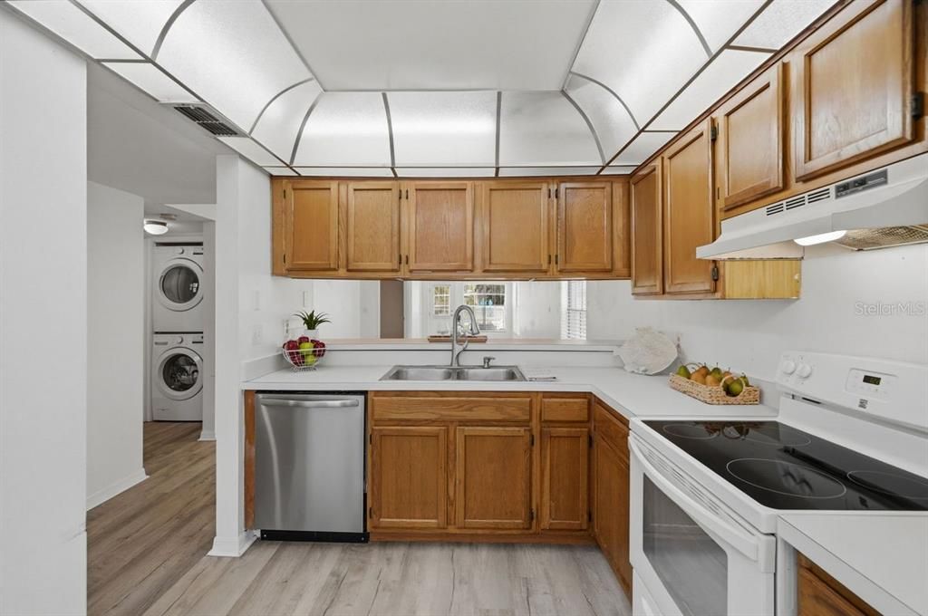 For Sale: $159,900 (2 beds, 2 baths, 1050 Square Feet)