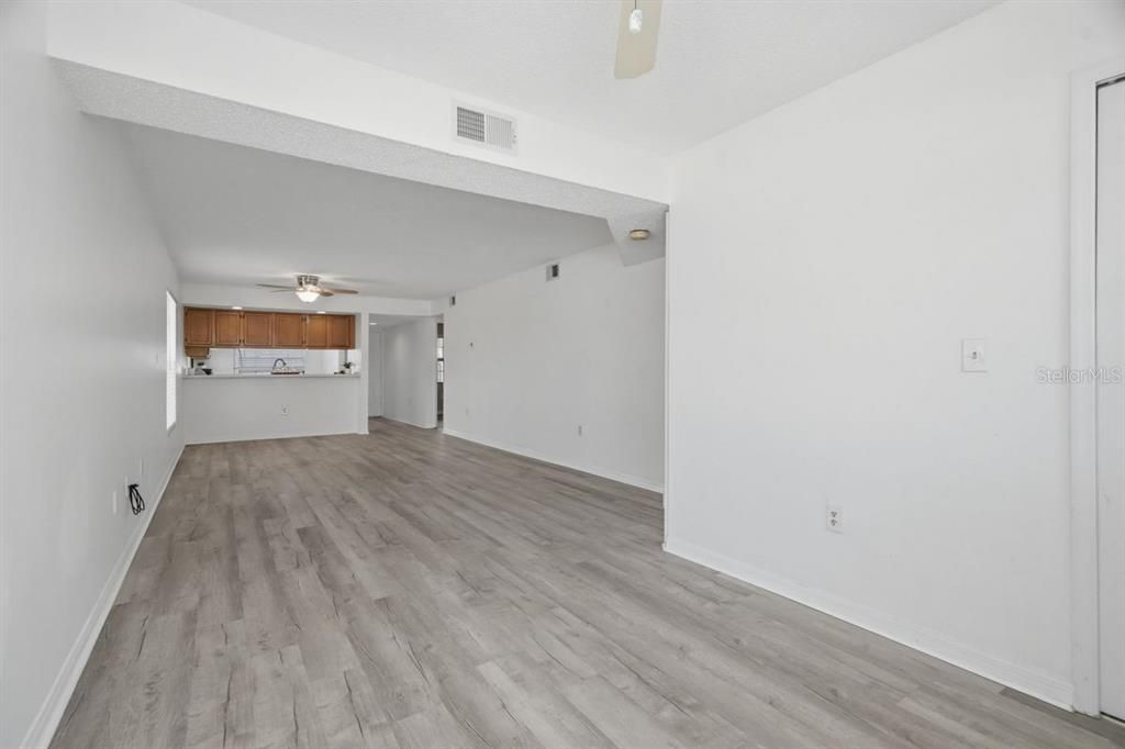 For Sale: $159,900 (2 beds, 2 baths, 1050 Square Feet)