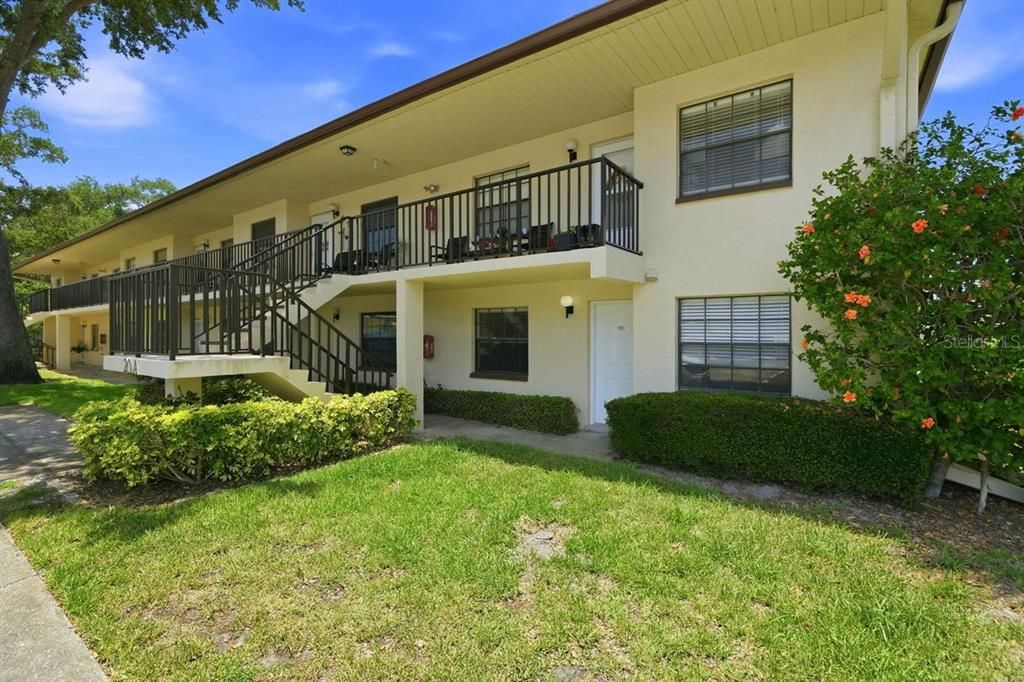 For Sale: $159,900 (2 beds, 2 baths, 1050 Square Feet)