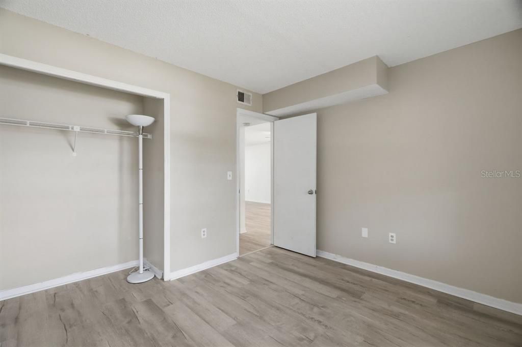 For Sale: $159,900 (2 beds, 2 baths, 1050 Square Feet)