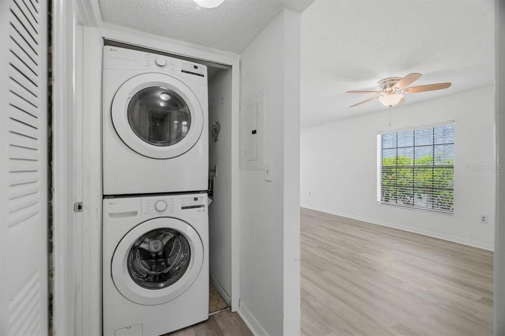 For Sale: $159,900 (2 beds, 2 baths, 1050 Square Feet)