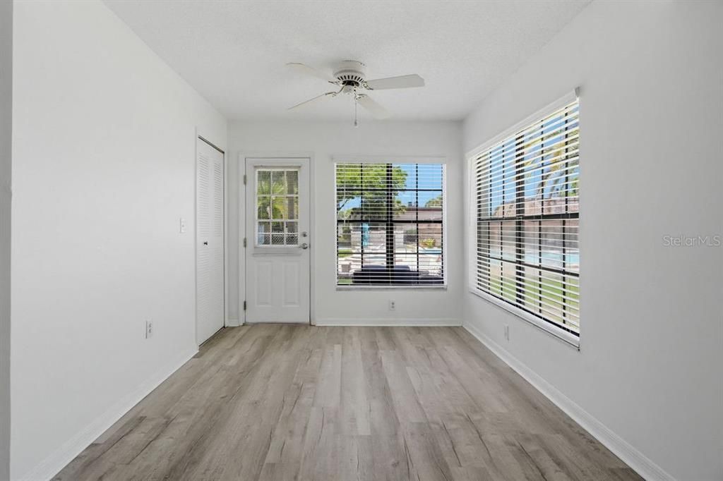 For Sale: $159,900 (2 beds, 2 baths, 1050 Square Feet)
