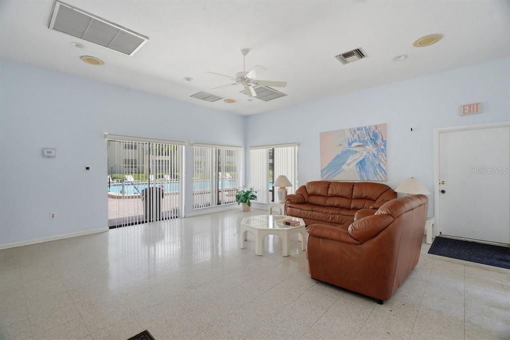 For Sale: $159,900 (2 beds, 2 baths, 1050 Square Feet)