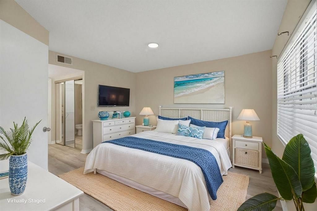 For Sale: $159,900 (2 beds, 2 baths, 1050 Square Feet)