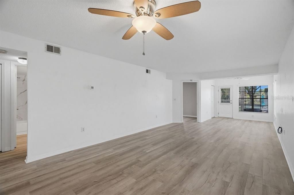 For Sale: $159,900 (2 beds, 2 baths, 1050 Square Feet)