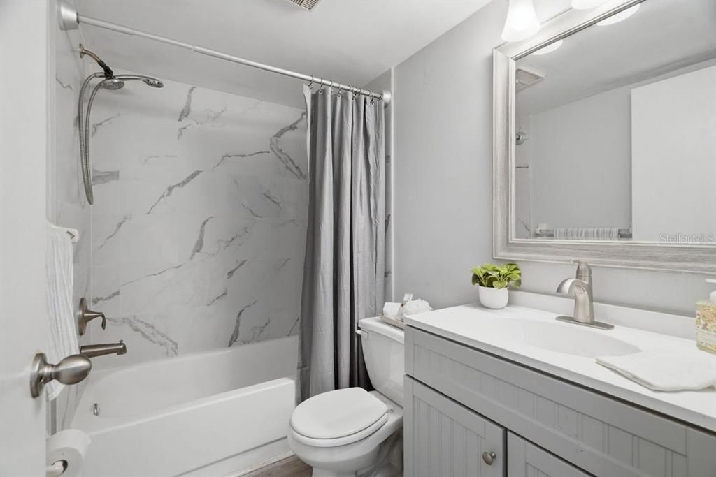 For Sale: $159,900 (2 beds, 2 baths, 1050 Square Feet)