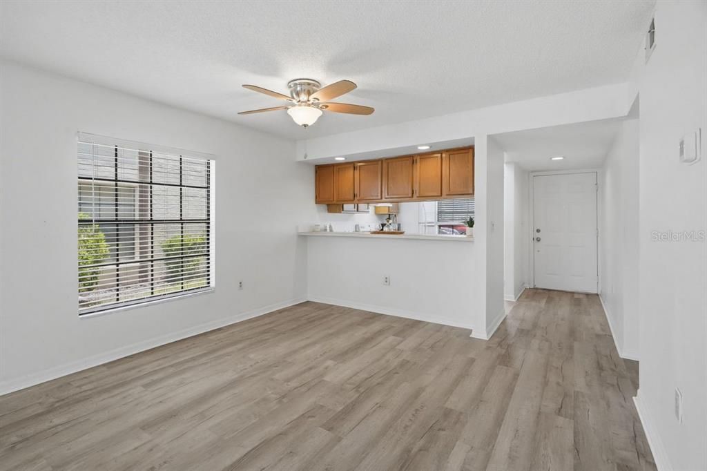 For Sale: $159,900 (2 beds, 2 baths, 1050 Square Feet)