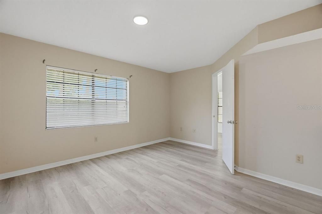 For Sale: $159,900 (2 beds, 2 baths, 1050 Square Feet)