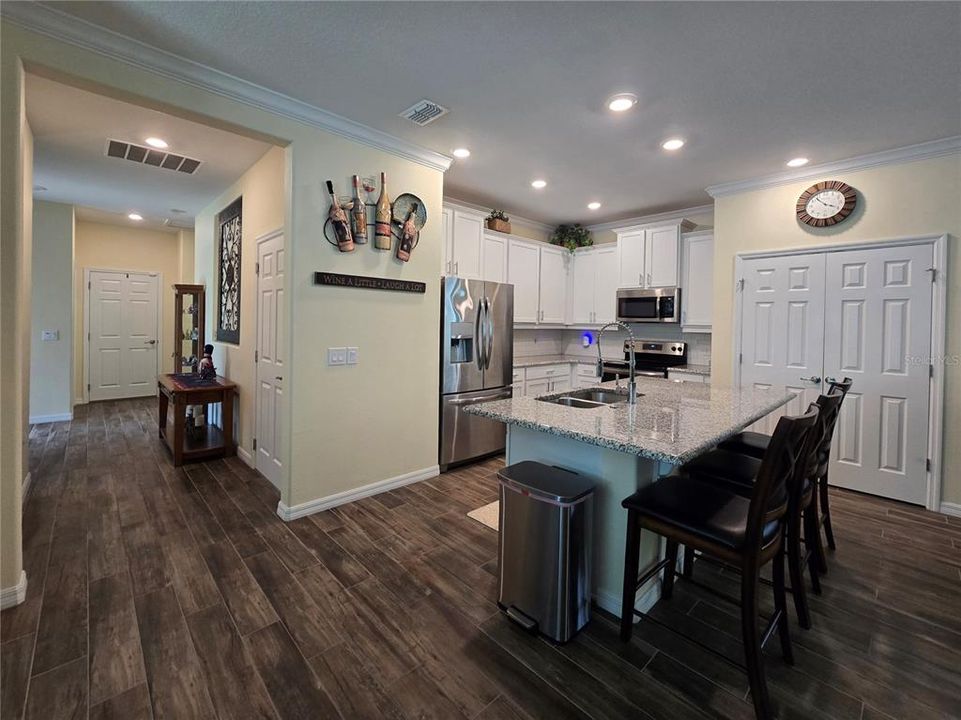 For Sale: $349,900 (2 beds, 2 baths, 1658 Square Feet)