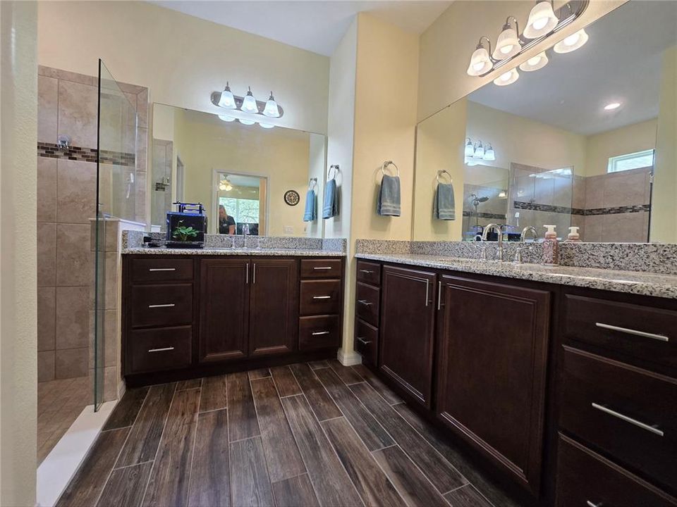 For Sale: $349,900 (2 beds, 2 baths, 1658 Square Feet)