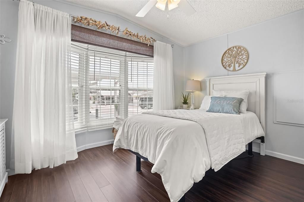 Active With Contract: $150,000 (2 beds, 2 baths, 980 Square Feet)