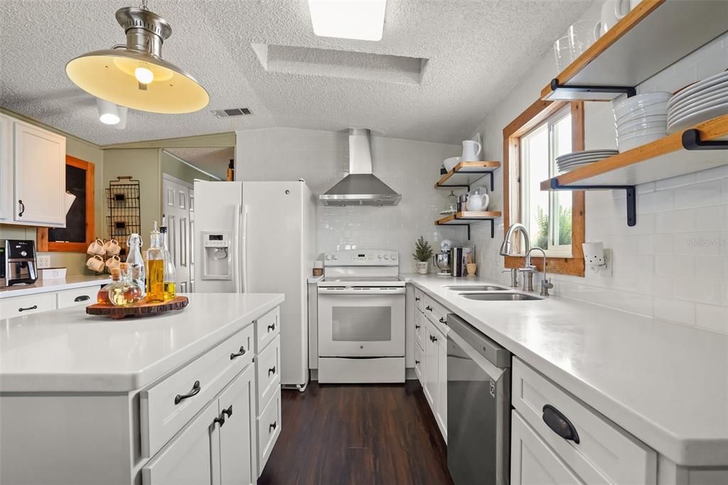 Active With Contract: $150,000 (2 beds, 2 baths, 980 Square Feet)