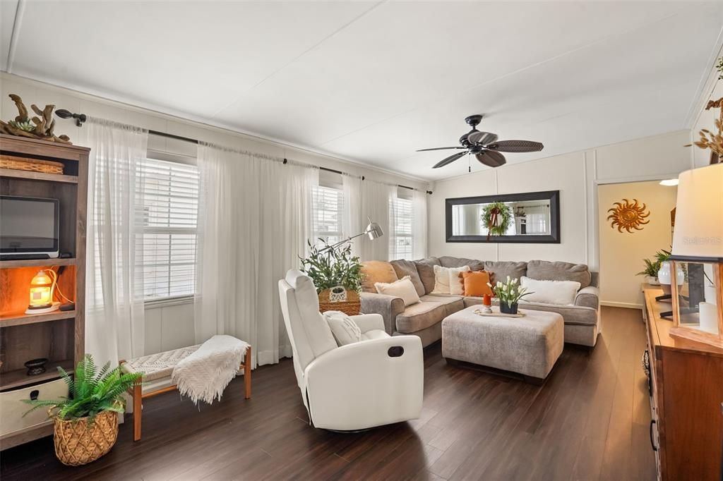 Active With Contract: $150,000 (2 beds, 2 baths, 980 Square Feet)
