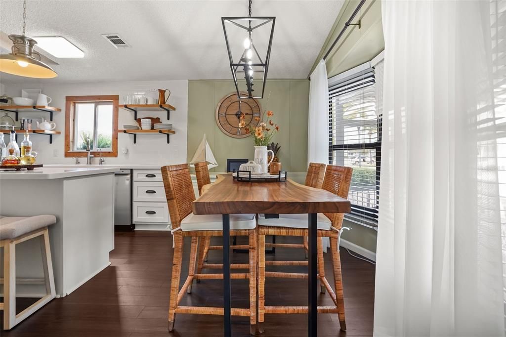Active With Contract: $150,000 (2 beds, 2 baths, 980 Square Feet)