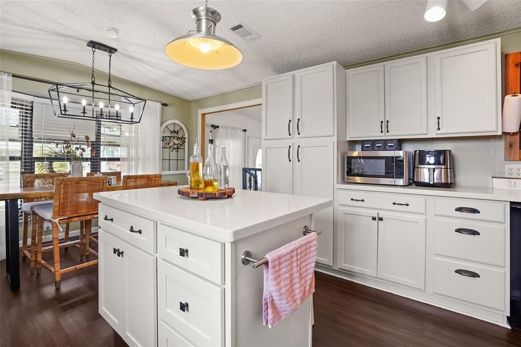 Active With Contract: $150,000 (2 beds, 2 baths, 980 Square Feet)