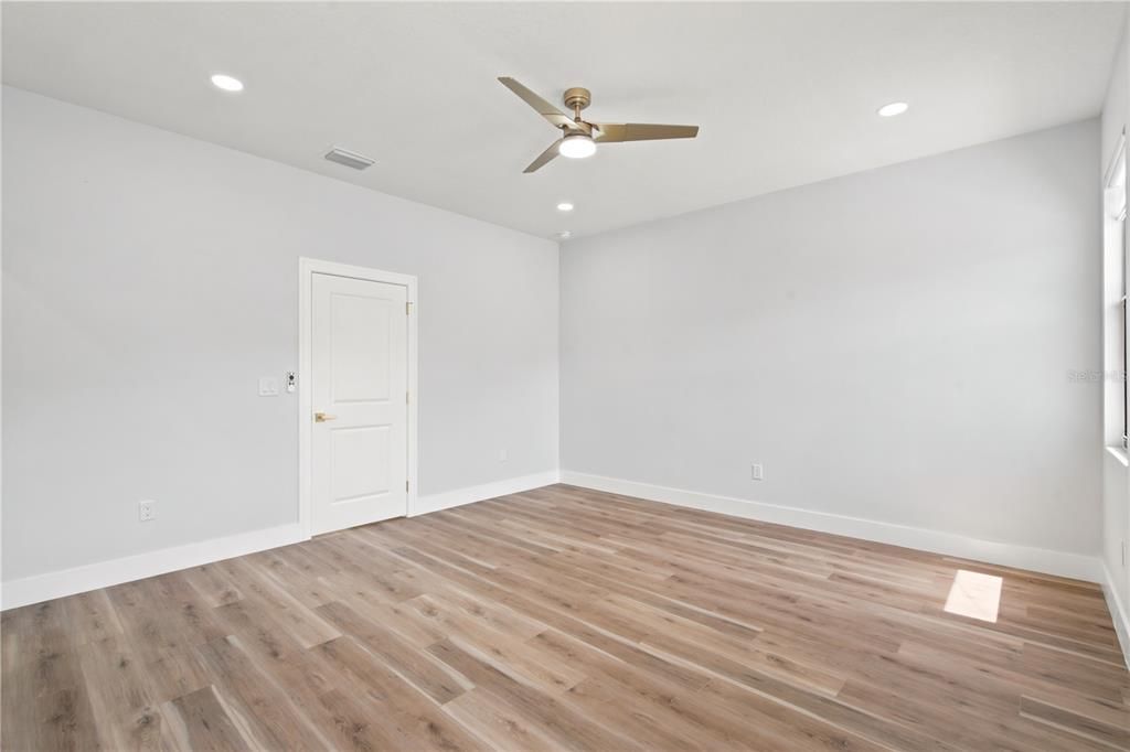 For Sale: $397,900 (3 beds, 2 baths, 1383 Square Feet)