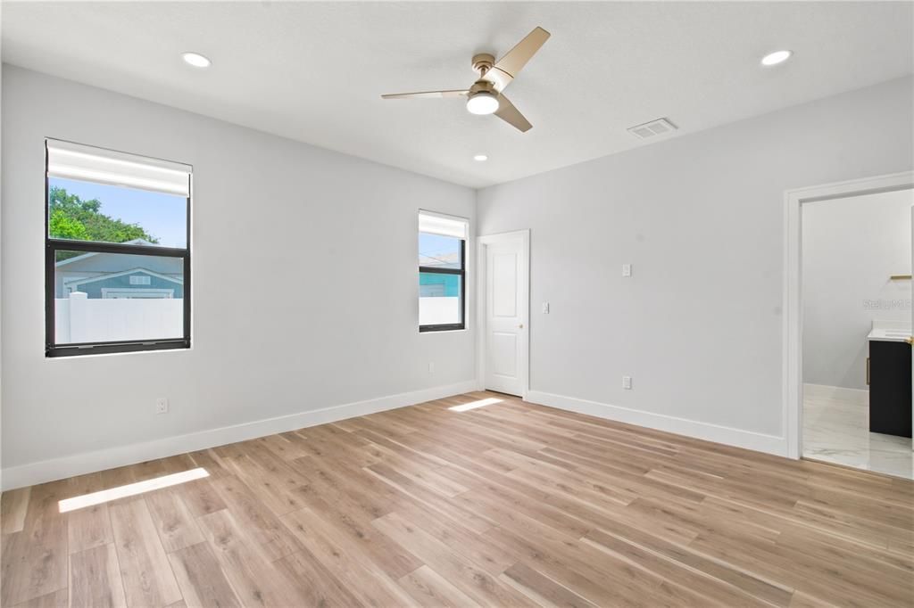 For Sale: $397,900 (3 beds, 2 baths, 1383 Square Feet)