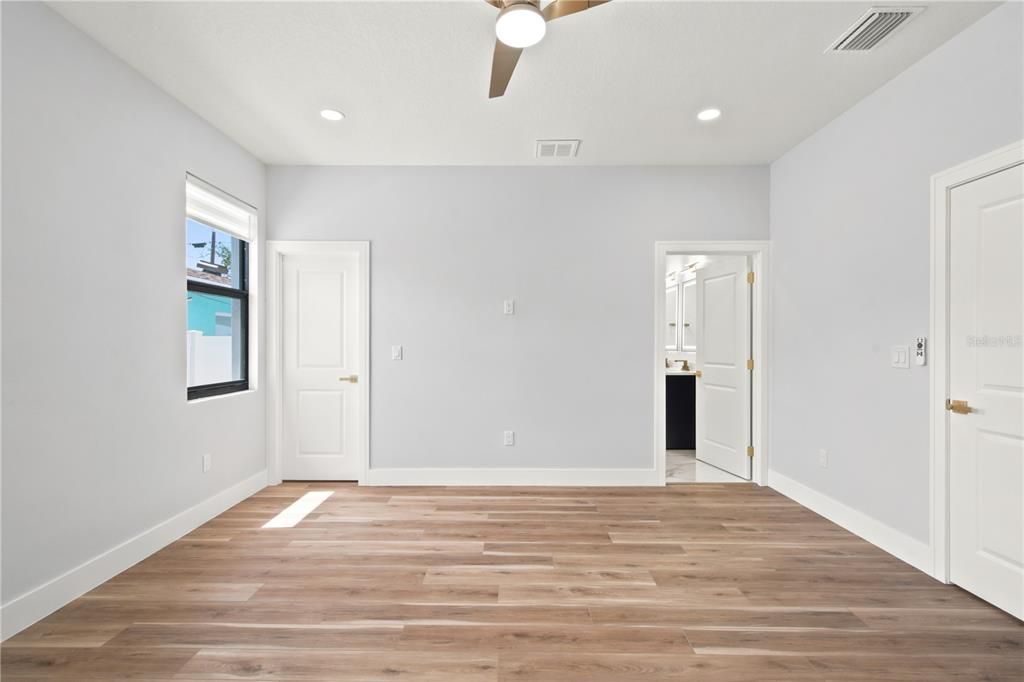 For Sale: $397,900 (3 beds, 2 baths, 1383 Square Feet)