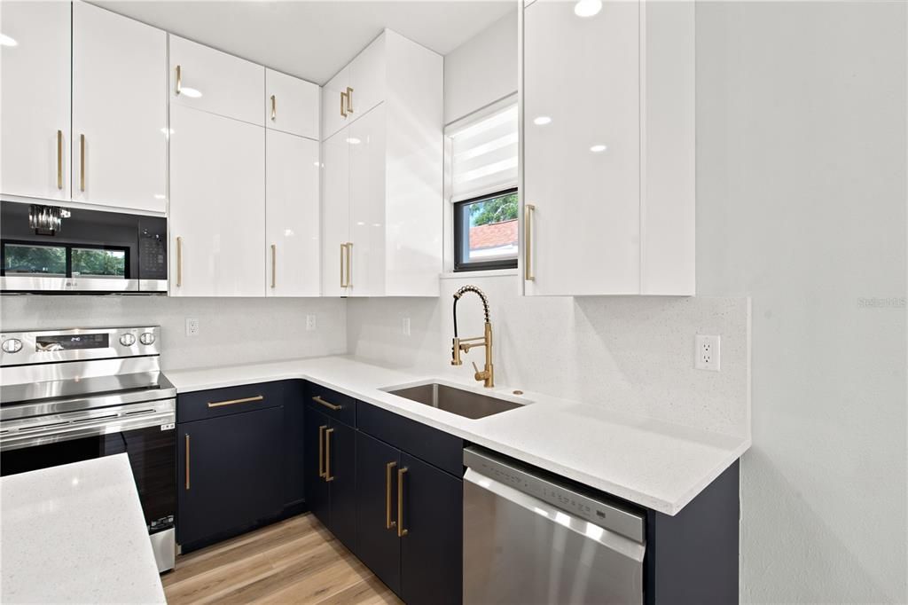 For Sale: $397,900 (3 beds, 2 baths, 1383 Square Feet)