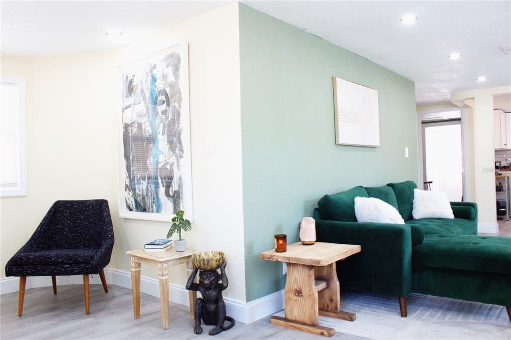 For Rent: $2,150 (2 beds, 1 baths, 730 Square Feet)