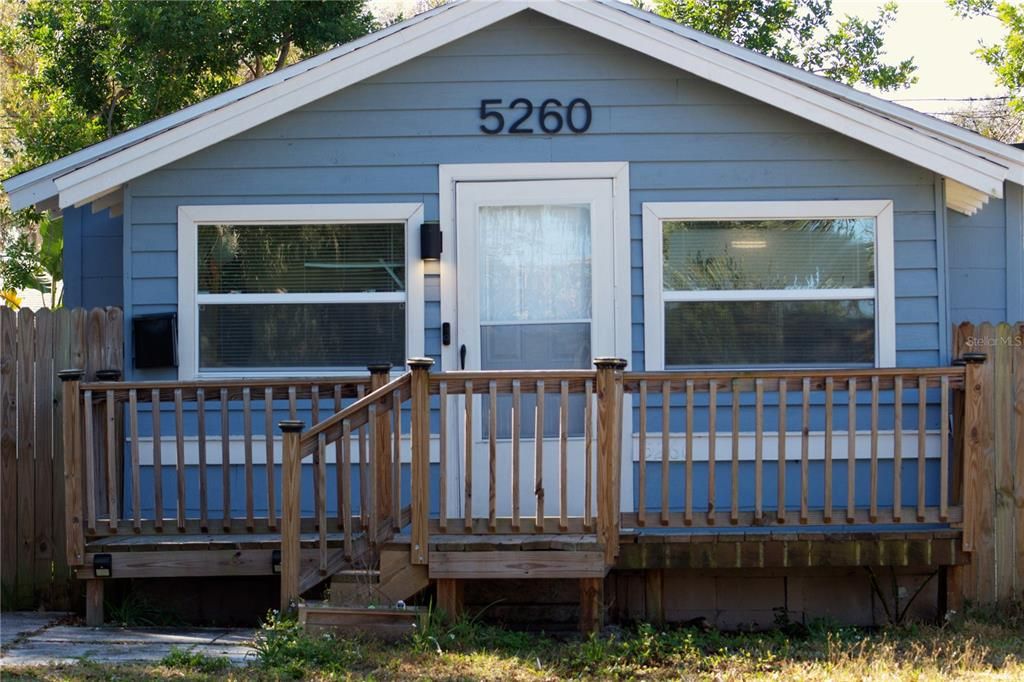 For Rent: $2,150 (2 beds, 1 baths, 730 Square Feet)