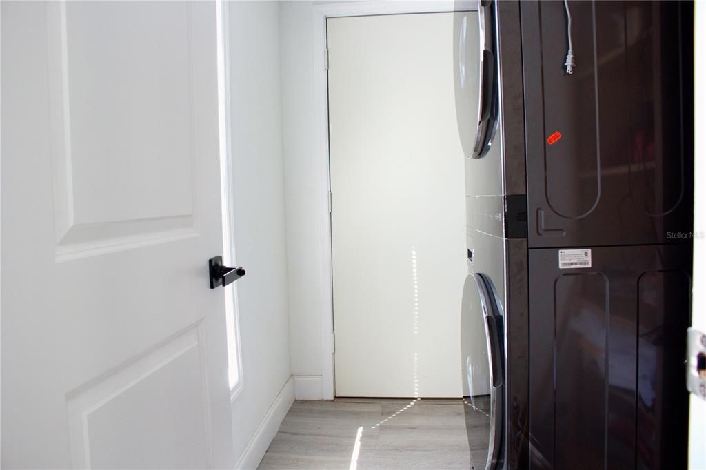 For Rent: $2,150 (2 beds, 1 baths, 730 Square Feet)