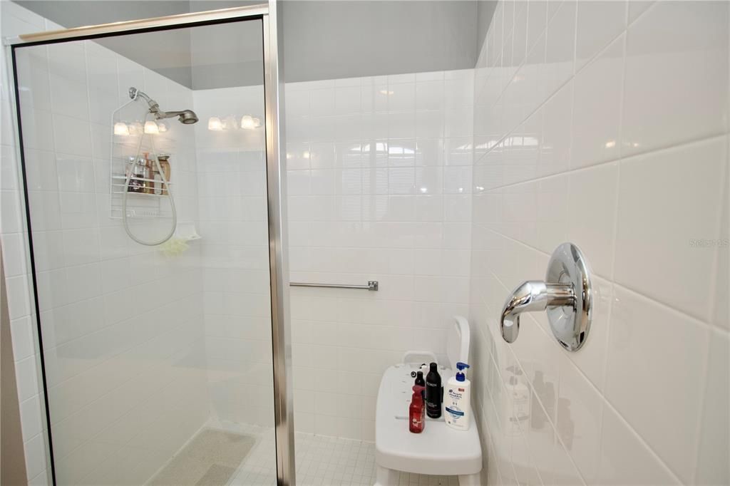 Activo con contrato: $410,000 (4 camas, 3 baños, 2246 Pies cuadrados)
